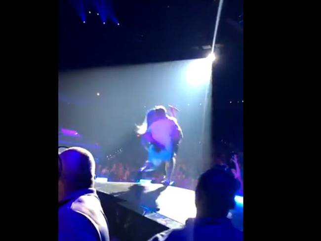 El momento se dio durante un concierto de la cantante en Las Vegas.. Foto: Captura de pantalla Twitter