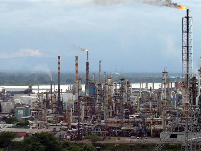 Bloqueo a refinería de Barrancabermeja puede afectar abastecimiento de combustible. Foto: Colprensa