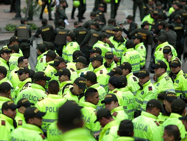 Policía advierte que no serán 16 mil los uniformados que pidan el retiro de la institución. Foto: Colprensa