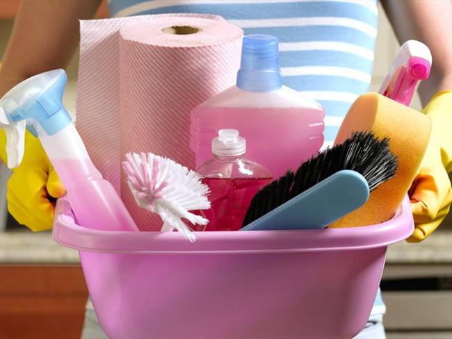 Según un análisis del DANE, las mujeres ocupan más del doble en tareas del hogar que los hombres.. Foto: Getty Images
