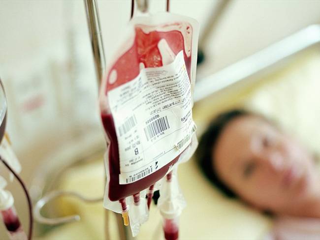 En Bolivia, han aumentado los anuncios en redes sociales donde solicitan sangre para personas enfermas de coronavirus.. Foto: Getty Images