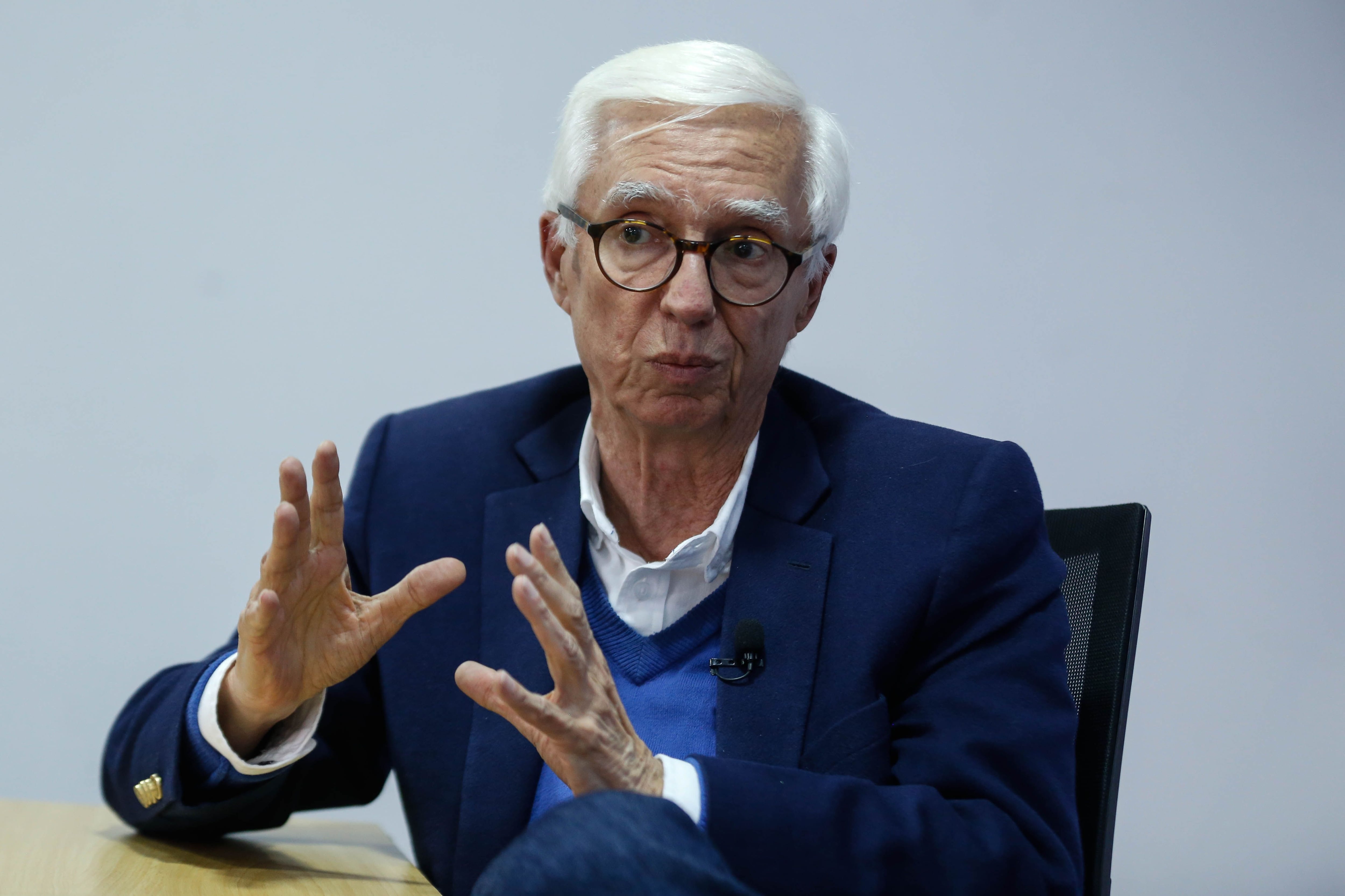 Propuesta de Petro de no promover contratos para buscar petróleo y gas es ilegal: Robledo