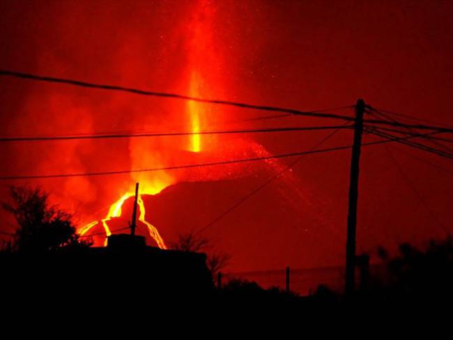 La erupción del volcán de la isla española de La Palma &quot;sigue fuerte&quot; y se prevé que la segunda colada llegue al mar en pocas horas. Foto: Europa Press via Getty Images