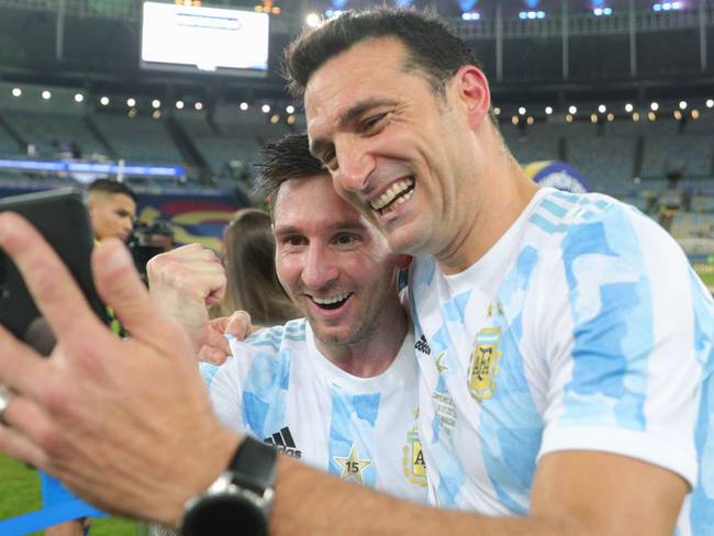 Lionel Messi y Scaloni