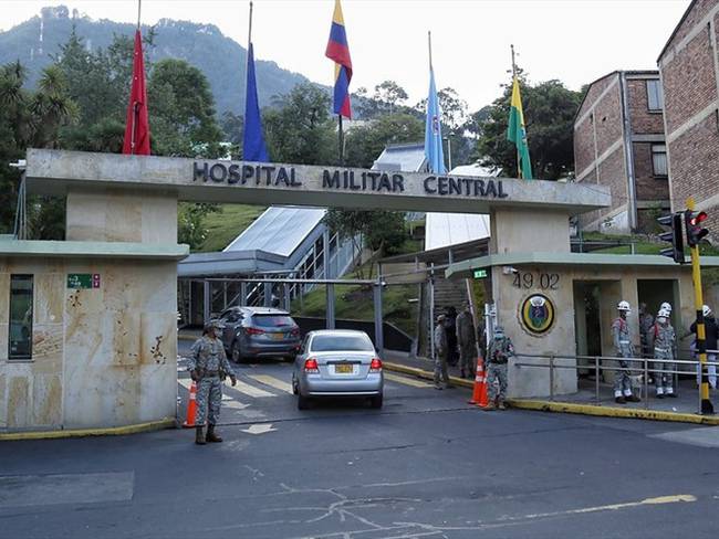 La Armada Nacional confirmó que en las últimas horas fueron robados cinco fusiles del armerillo del Hospital Militar. Foto: Colprensa / CAMILA DÍAZ
