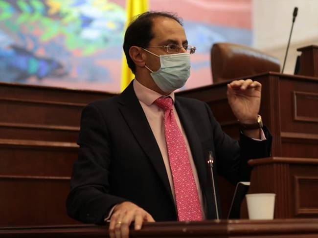 El ministro de Hacienda, José Manuel Restrepo, celebró la aprobación de la Reforma Tributaria . Foto: Cortesía MinHacienda