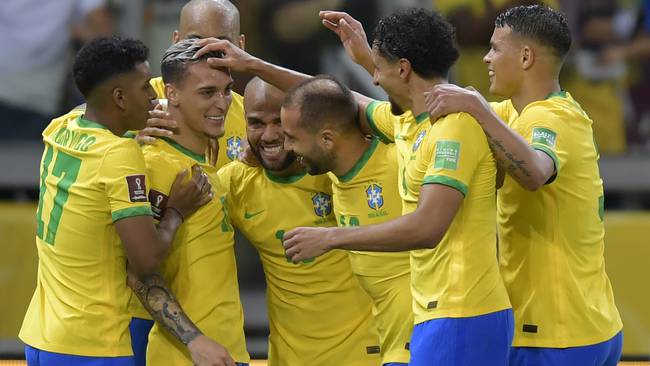 Jugadores de Brasil celebrando la victoria ante Paraguay por Eliminatorias