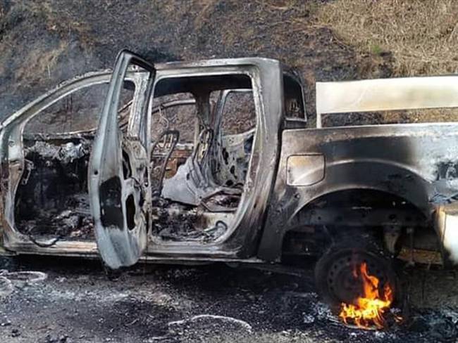 Tres vehículos de la Institución fueron incinerados . Foto: Cortesía