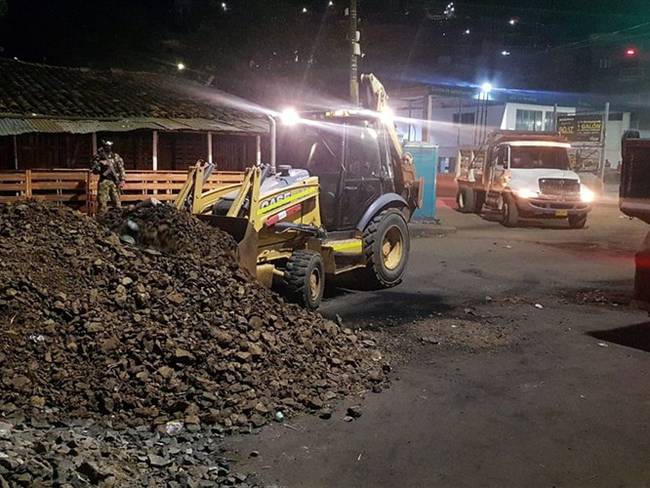 De la zona fueron removidas más de 18 toneladas de escombros, piedras, tierra, barandas, señales de tránsito entre otros elementos. Foto: Ejército Nacional