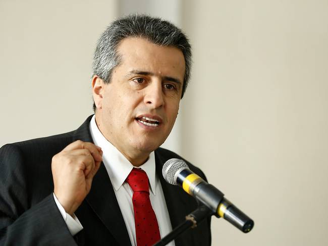 “Gobierno le quedó mal a la Comisión de Paz”: Luis Fernando Velasco