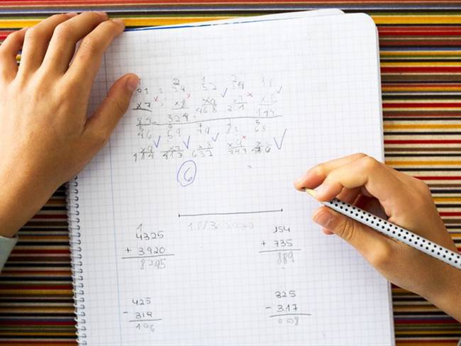 Según un estudio, los estudiantes tendrían un 50 % menos de conocimiento de matemáticas por las clases virtuales. . Foto: Getty Images