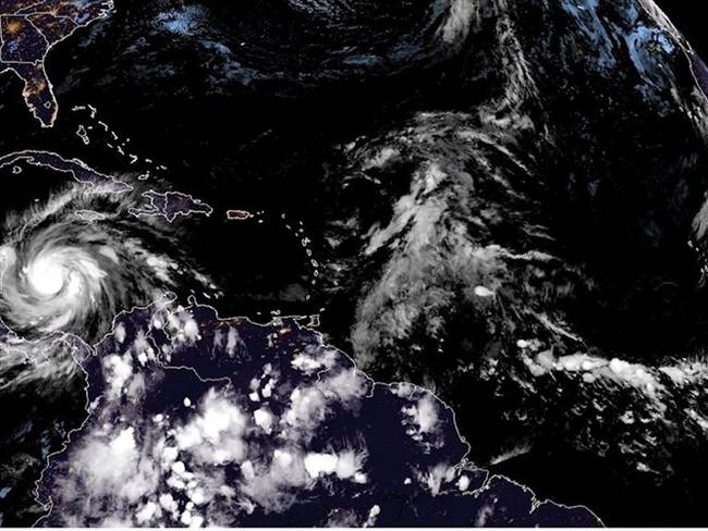 Información de Dimar y otras entidades señala que el ojo del huracán Iota pasará por Providencia hacia mediodía: Juan Castellanos. Foto: Agencia EFE / NOAA-NHC