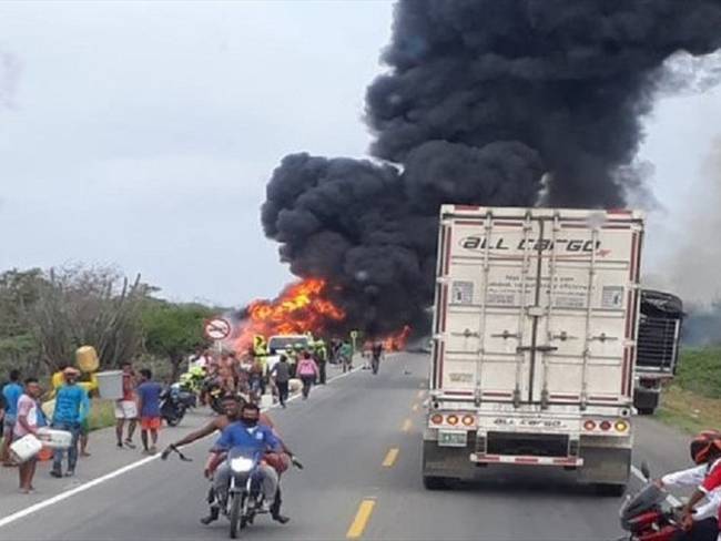 La tragedia se produjo el pasado lunesn 6 de julio cuando un camión cisterna se volcó en la carretera entre Santa Marta y Barranquilla. Foto: Colprensa