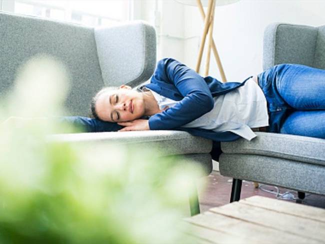 Según estudio no dormir bien puede hacerlo sentir solo . Foto: Getty Images