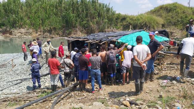 Un ciudadano venezolano fue la víctima mortal del deslizamiento. Crédito: Bomberos Santander de Quilichao.