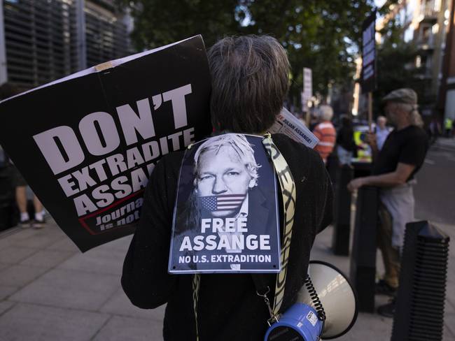 Gobierno británico firmó decreto de extradición a EE.UU. de Julian Assange