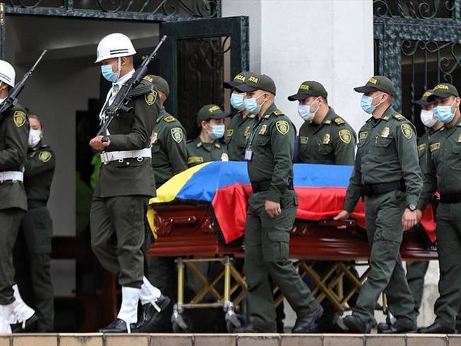 El martes 31 de agosto se llevó a cabo las honras fúnebres a dos los policías asesinados en atentado en Frontino, Antioquia. Foto: Colprensa - Álvaro Tavera