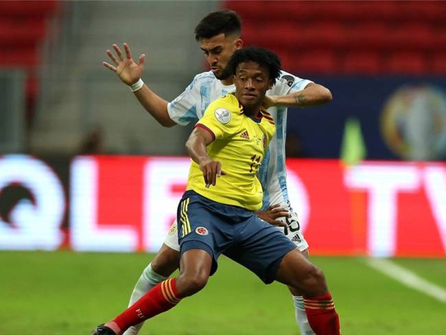 Nicolás González y Juan Guillermo Cuadrado en la semifinal de la Copa América 2021. Foto: Alexandre Schneider/Getty Images
