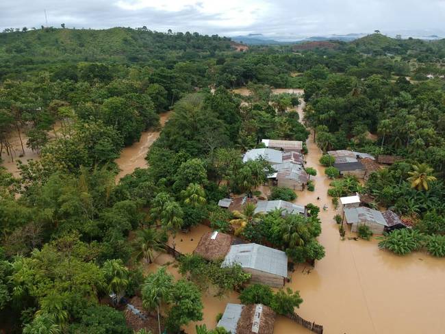 Más de 200 familias están inundadas por desbordamiento de una quebrada en Tierralta. Foto: prensa Alcaldía Tierralta.