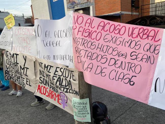 Estudiantes de un colegio de Dosquebradas denuncian acoso sexual de un docente. Foto: W Radio.