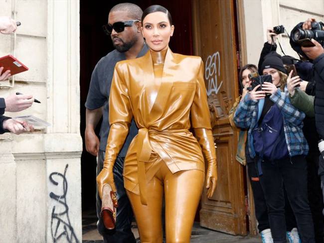 Kim Kardashian enciende las redes con foto en bikini. Foto: Getty Images