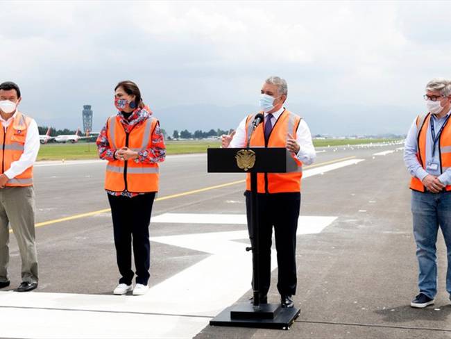 Duque entrega obras de rehabilitación de la pista sur del Aeropuerto El Dorado. Foto: Presidencia de la República