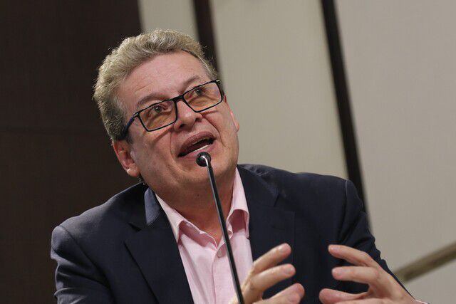 “No es cierto que marchas del 1 de mayo estén pagadas por el Gobierno”: Alirio Uribe