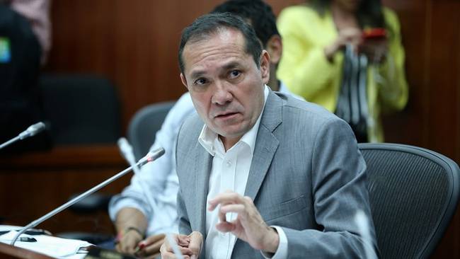 El senador Antonio Sanguino se refirió a la decisión de las bancadas Colombia Humana, UP y Mais de declararse en oposición a Claudia López. Foto: Colprensa