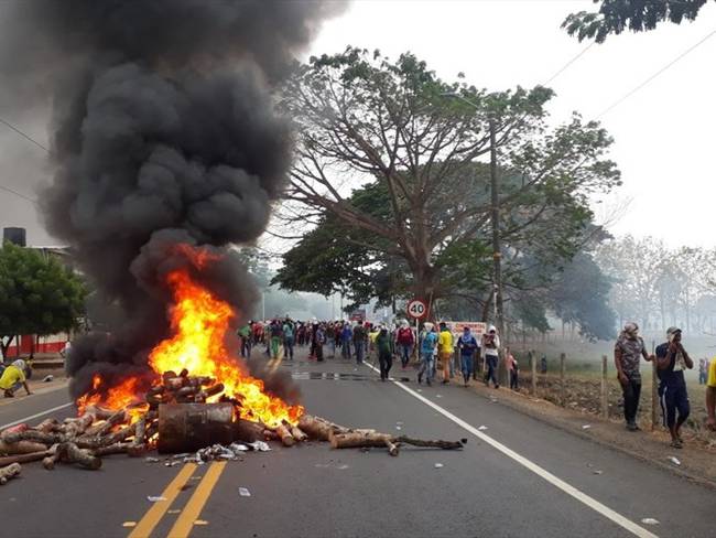 Más de mil campesinos bloquean vía Medellín-Montería. Foto: Cortesía Bloqueo Troncal