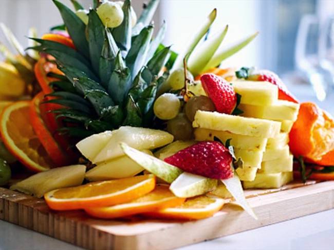 Un estudio publicado por Oxidative Medicine and Cellular Longevity encontró que dos frutas consumidas por la noche podrían ayudar a reducir hasta tres kilos.. Foto: Getty Images