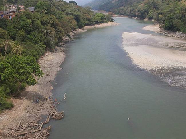 El río Cauca disminuyó dramáticamente su caudal tras el cierre de las compuertas de Hidroituango. Foto: Colprensa