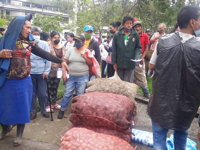 En el Parque Mosquera en el barrio Bolívar se concentraron los paperos para protestar contra el Gobierno Nacional . Foto: Cortesía