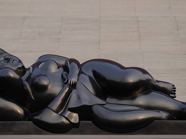 La escultura “Mujer Reclinada”, una de las obras más reconocidas del artista Fernando Botero . Foto: Colprensa