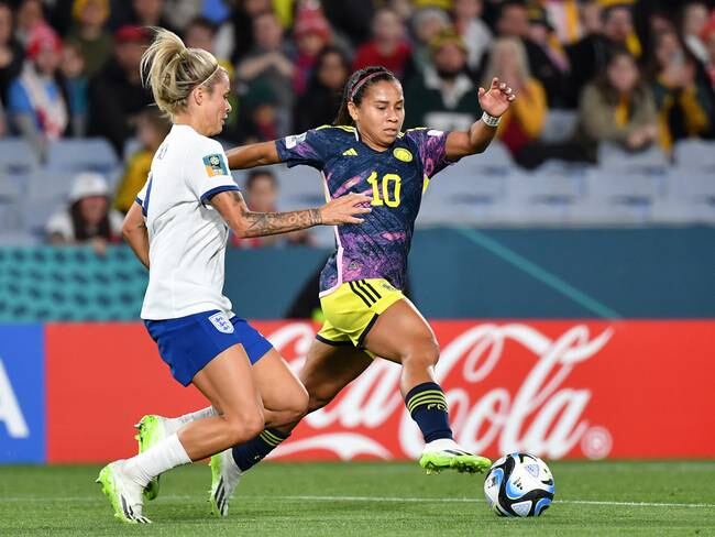 Sydney (Australia), 12/08/2023.- Rachel Daly of England (left) and Leicy Santos of Colombia compete for the ball during the FIFA Women&#039;s World Cup 2023 Quarter Final soccer match between England and Colombia at Stadium Australia in Sydney, Australia, 12 August 2023. (Mundial de Fútbol) EFE/EPA/BIANCA DE MARCHI AUSTRALIA AND NEW ZEALAND OUT