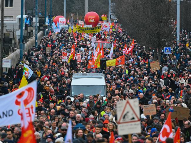 Sindicalista francés: “94% de la población dice: no queremos trabajar dos años más”