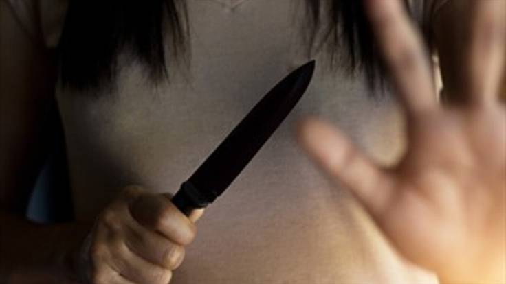 Hija agredió con un cuchillo a su padre. Foto: Getty Images