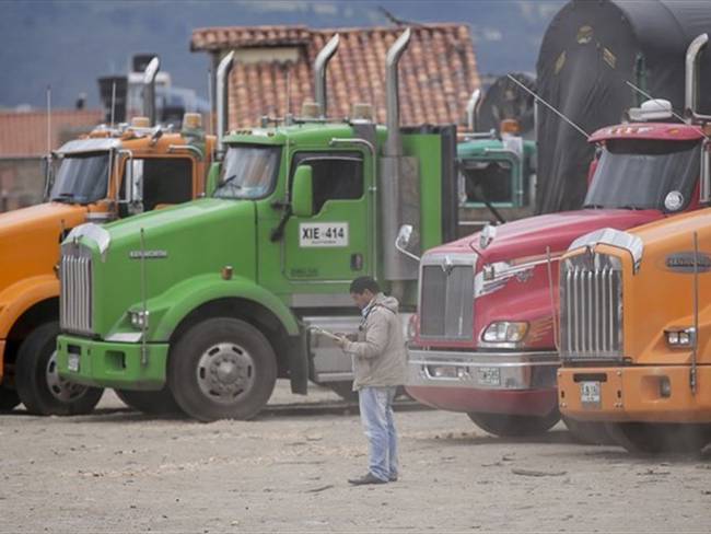 La Asociación Colombiana de Camioneros espera que con el decreto expedido por el presidente Iván Duque las concesiones acaten y no cobren los peajes. . Foto: Colprensa