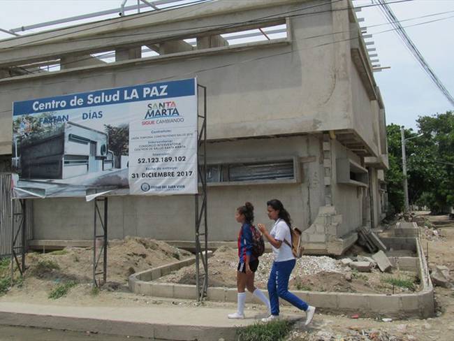 Un nuevo plazo para la puesta en servicio de los centros de salud de Santa Marta, intervenidos desde hace casi tres años, fue anunciado por la Alcaldía. Foto: Lizbeth Rodríguez (W Radio)