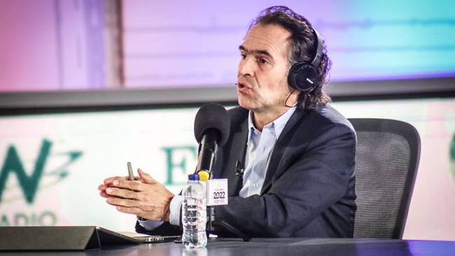 “Hay programas que están completamente desfinanciados como el de Petro”: ‘Fico Gutiérrez’. Foto: W Radio