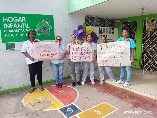 Trabajadores de hogares del ICBF Santa Marta protestan por no tener seguridad social