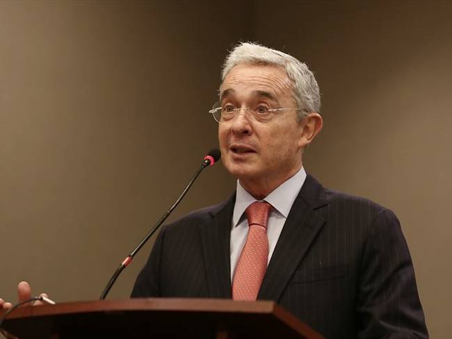Álvaro Uribe anunció que pedirá que se mantenga la fecha de la indagatoria, convocada para el 3 de septiembre. Foto: Colprensa