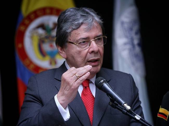 El ministro de Defensa, Carlos Holmes Trujillo, confirmó las capturas de presuntos integrantes de Grupos Armados Organizados en Nariño y en Arauca. Foto: Colprensa