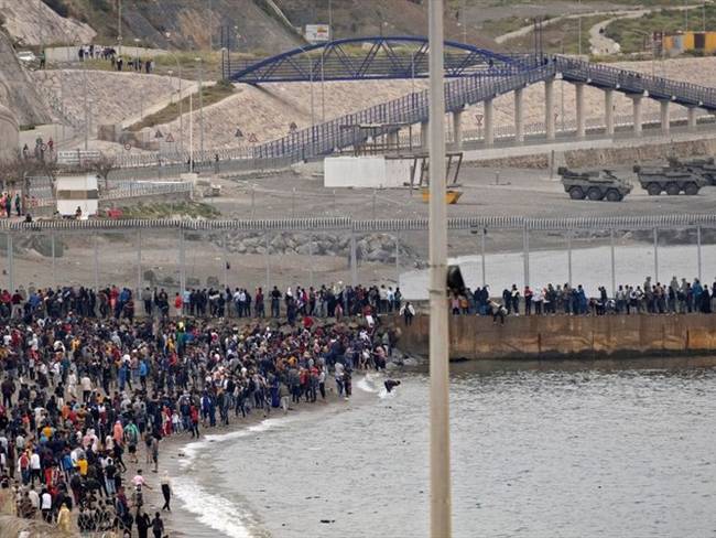 Antonio Martín, periodista de la Cadena SER, habló en La W sobre la crisis migratoria en Ceuta.. Foto: FADEL SENNA/AFP via Getty Images