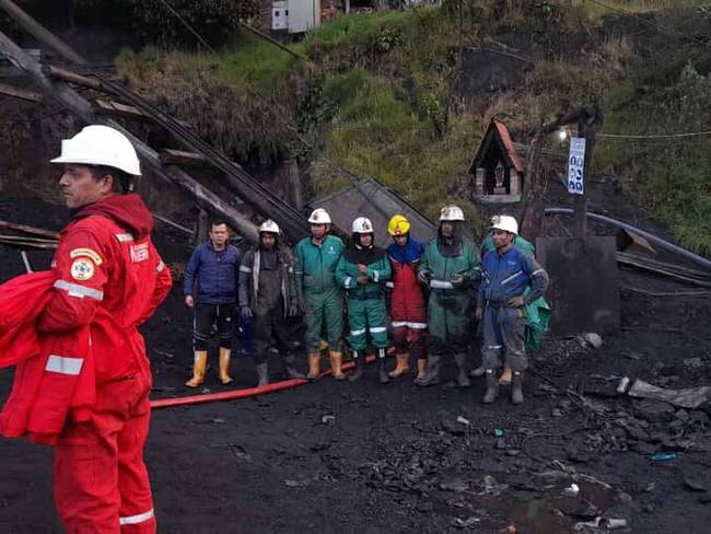 Operativo de recuperación con vida de dos mineros en Zipaquirá. Foto: Colprensa - Gobernación Cundinamarca.