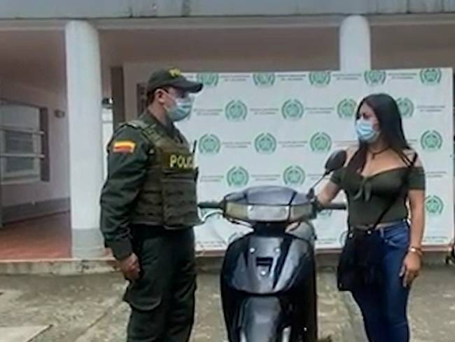 En el procedimiento policial se logró la recuperación de la motocicleta hurtada. Crédito: Policía Cauca.