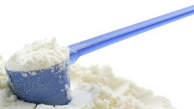 Más de 3 mil toneladas de leche en polvo entera se importaron al país en el 2021, indicó Fedegan. Crédito/Foto: Getty Images(Thot)