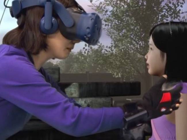 Gracias a la realidad virtual, una madre pudo volver a ver su hija fallecida. Foto: Captura de video