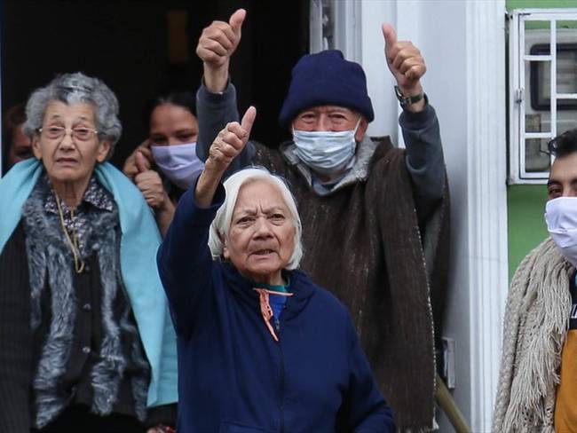 25 personalidades mayores de 70 años interpusieron una acción de tutela argumentando discriminación en las medidas para el control del COVID-19. Foto: Getty Images