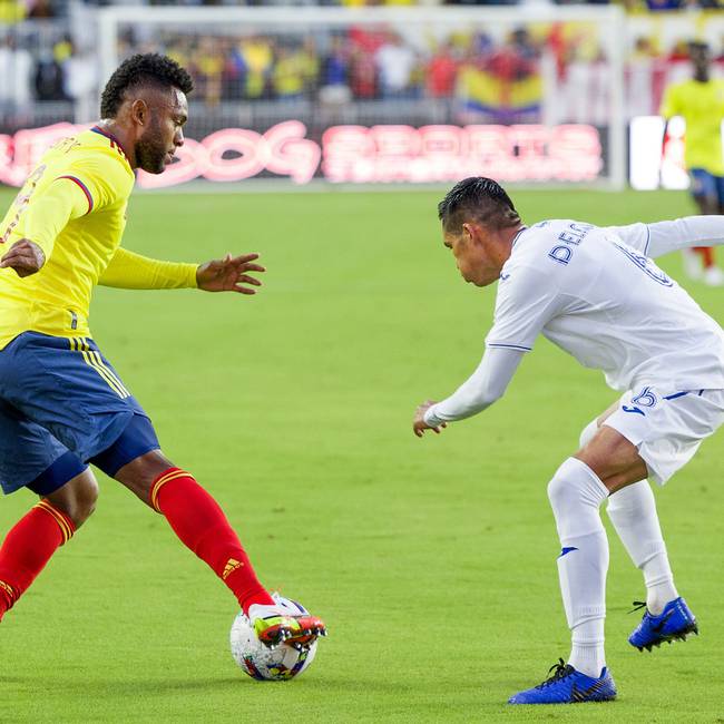 Miguel Ángel Borja en el juego entre Colombia y Honduras