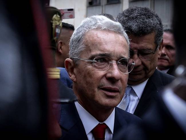 Se lleva a cabo la audiencia en la que la Fiscalía pedirá que se precluya la investigación en contra expresidente Álvaro Uribe por supuesta manipulación de testigos. Foto: Colprensa / DIEGO PINEDA